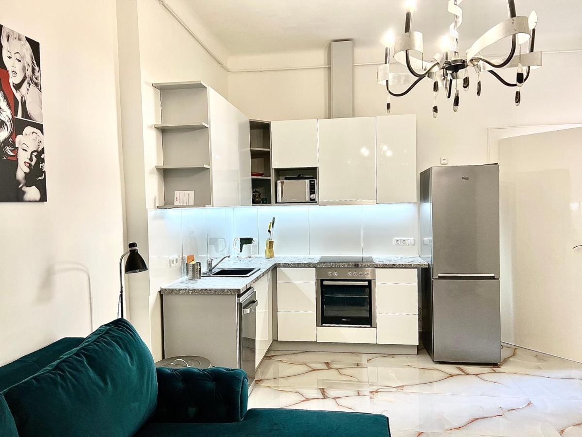 L8 Guesthouse Budapest Exteriör bild